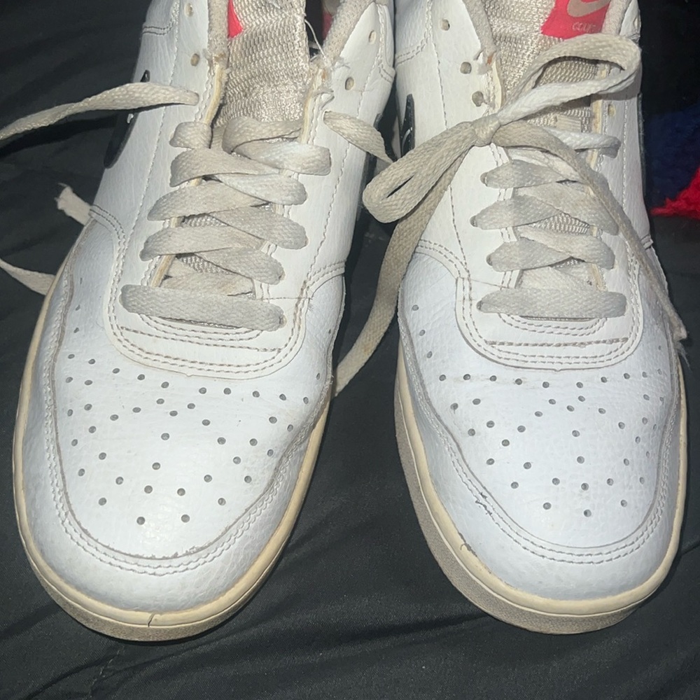 Nike pink shoes